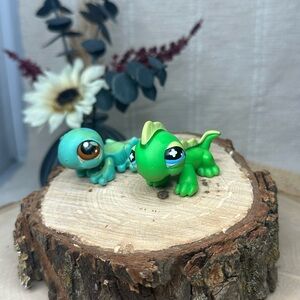 LPS Littlest Pet Shop Green and Teal Lizard Iguana Toy Animal Set AS IS